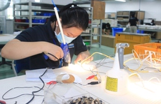 Công nhân phải tăng ca mới bảo đảm được đời sống