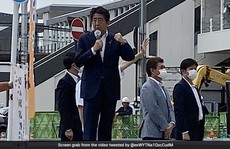 Viên đạn bắn cựu Thủ tướng Abe Shinzo 'xuyên trúng tim'