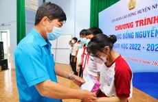 Tặng sổ tiết kiệm dài hạn cho công nhân bị tai nạn lao động