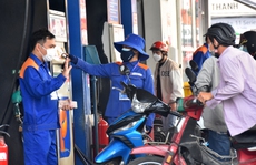 Bộ Tài chính đề xuất giảm 50% thuế tiêu thụ đặc biệt, thuế giá trị gia tăng với xăng dầu