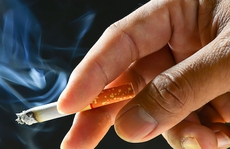 Phạt 'nguội' người vi phạm hút thuốc lá nơi công cộng