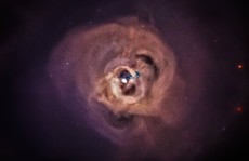 NASA công bố clip sốc: Lỗ đen quái vật liên tục hú lên ghê rợn