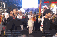 VIDEO: Buổi trình diễn nhạc kèn đặc biệt tại phố đi bộ Nguyễn Huệ