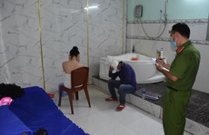 CLIP: Thu giữ cuốn sổ ghi chép hoạt động tại cơ sở massage kích dục