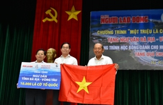 10.000 lá cờ Tổ quốc tặng ngư dân Bà Rịa - Vũng Tàu