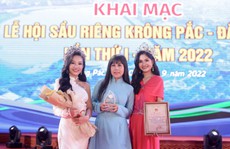 Hoa hậu môi trường Việt Nam Nguyễn Thanh Hà quảng bá cho lễ hội sầu riêng