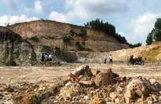 Vụ chủ mỏ đất 'giam lỏng' 3 phóng viên: Làm rõ nơi tiêu thụ đất khai thác