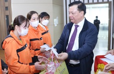 Bí thư Thành ủy Hà Nội Đinh Tiến Dũng thăm, tặng quà Tết công nhân tại Ninh Bình