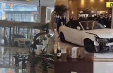 Trung Quốc: Vị khách lao ôtô phá cửa kính, đại náo sảnh khách sạn