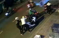 Nhóm tội phạm tuổi 'teen' vây đánh hội đồng để cướp xe máy
