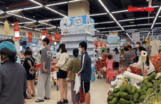 VIDEO: 'Tắc đường' trong trung tâm thương mại, siêu thị ở TP HCM