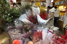 Hoa nhập khẩu hút hàng