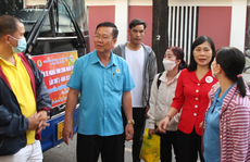 Chuyến xe nghĩa tình đưa gần 200 công nhân về quê đón Tết