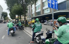 Giá cước dịch vụ xe công nghệ đồng loạt tăng, khách hàng than phiền
