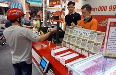 Vé số truyền thống cháy hàng những ngày cận Tết