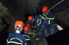 NÓNG: Giải cứu bé trai lọt vào trụ bê-tông sâu 35 m đang gặp khó khăn