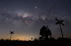 Ô nhiễm ánh sáng toàn cầu gia tăng, 50% số ngôi sao 'biến mất'