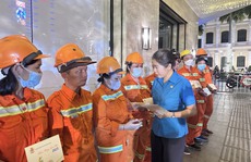 Đêm giao thừa của những người không ngủ
