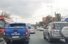 Trở lại TP HCM, nhiều tài xế ngán ngẩm cảnh kẹt xe kéo dài trên Quốc lộ 1A