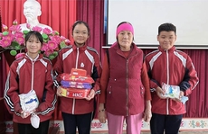 Ba học sinh lớp 6 lao xuống mương nước giá lạnh 12 độ C cứu cụ bà 83 tuổi