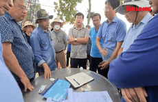 VIDEO: Phương án giải cứu bé trai rơi xuống trụ bê-tông