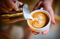 Tác động bất ngờ khi uống cà phê sữa thường xuyên mùa dịch