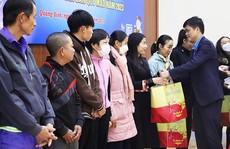 Tặng 200 phần quà Tết cho người lao động khó khăn ở Quảng Bình