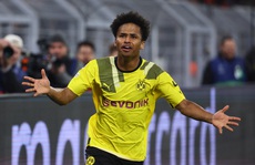 Sao trẻ Adeyemi lập siêu phẩm, Chelsea thua Dortmund
