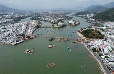 Cầu Xóm Bóng Nha Trang trễ 30% tiến độ, gây kẹt xe kéo dài