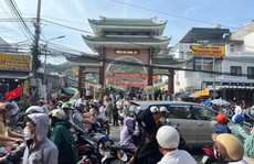Văn hóa đi đảnh lễ Bà Chúa Xứ núi Sam về khuya vui như trẩy hội