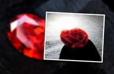 Trung Quốc: Trứng luộc hóa đá quý sau 20 năm?