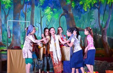Đưa sân khấu dù kê đến gần với công chúng