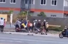 CLIP: Vừa gặp nhau, nhóm phụ nữ trung niên đã lao vào'cấu xé' gây bão mạng