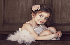 Người mẫu 4 tuổi Milanna Kurnikova đẹp hút hồn