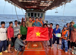 Chiến sĩ Cảnh sát biển, ngư dân hướng về Đại hội XIV