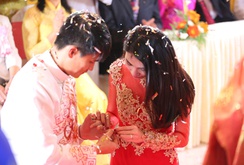 Công Vinh, Thủy Tiên rạng ngời trong ngày cưới