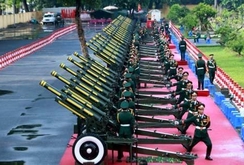 Video: 21 loạt đại bác mở màn lễ diễu binh kỷ niệm 70 năm Quốc khánh