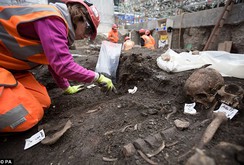 Anh: Khai quật mộ cổ 3.000 hài cốt dưới lòng thủ đô London