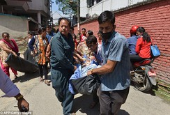 Lại động đất 7,4 độ Richter ở Nepal, nhiều người chết