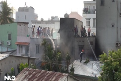 Cháy lớn ở quận 4, 2 căn nhà bị thiêu rụi