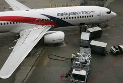 Động cơ bốc cháy, máy bay Malaysia Airlines hạ cánh khẩn cấp