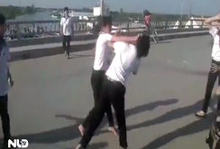 Hai học sinh lớp 6 đánh nhau chỉ vì cái liếc mắt