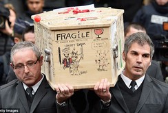 Tranh biếm họa phủ kín quan tài nạn nhân thảm sát ở Paris