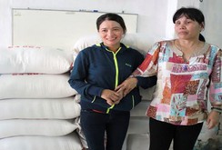 Chị ve chai đến với người mù và trẻ em mồ côi, khuyết tật