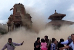Clip ngôi đền cổ Bhaktapur ở Nepal bị động đất tàn phá