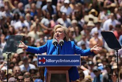 Bài diễn văn tranh cử tổng thống đầu tiên của bà Hillary Clinton