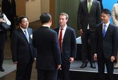 Gặp Chủ tịch Tập Cận Bình, ông chủ Facebook bị “ném đá”