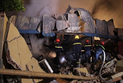 Hỏa hoạn thiêu rụi 10 kho hàng, thiệt hại hàng tỉ đồng