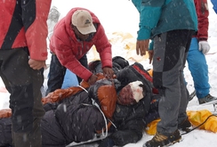 Video trận lở tuyết khủng khiếp trên đỉnh Everest