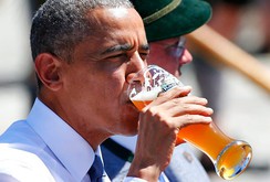 Tổng thống Obama uống bia với Thủ tướng Merkel ở Đức